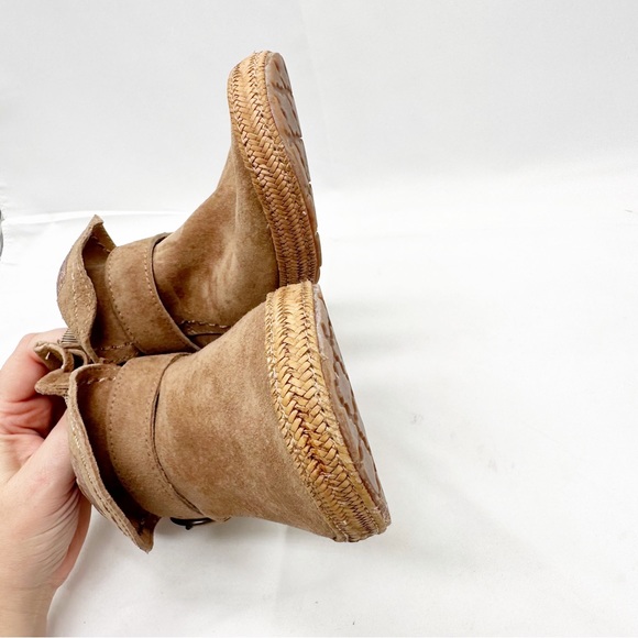 UGG Amely slip on moccasin loafers suede leather fringe tan size 6 - Picture 8 of 9